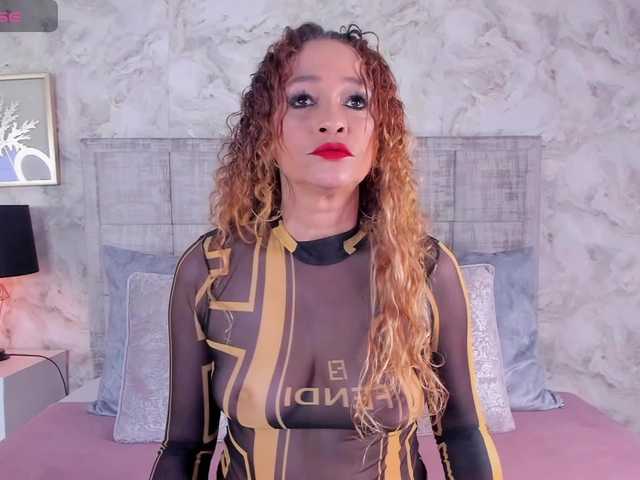 LunaMilf's BongaCams show and profile