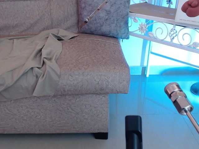 hairyvaleri2 live cam on BongaCams