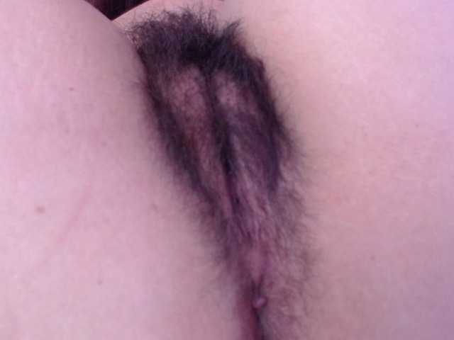 hairyvaleri2 live cam on BongaCams