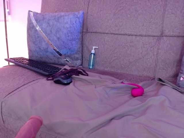 hairyvaleri2 live cam on BongaCams