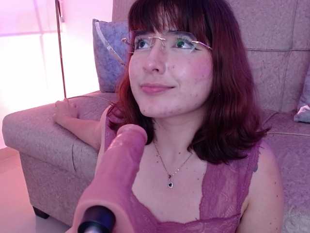 hairyvaleri2 live cam on BongaCams