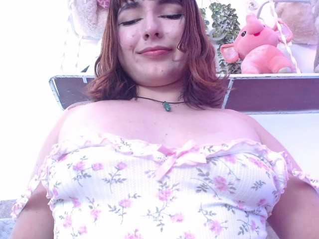hairyvaleri2 live cam on BongaCams