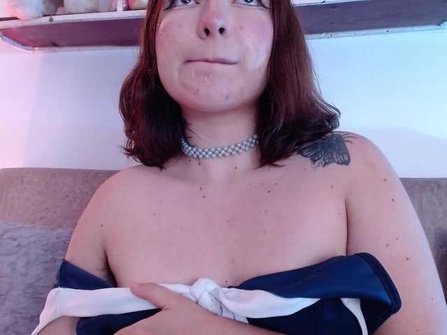 hairyvaleri2 live cam on BongaCams