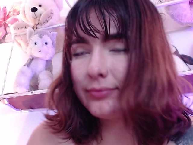 hairyvaleri2 live cam on BongaCams