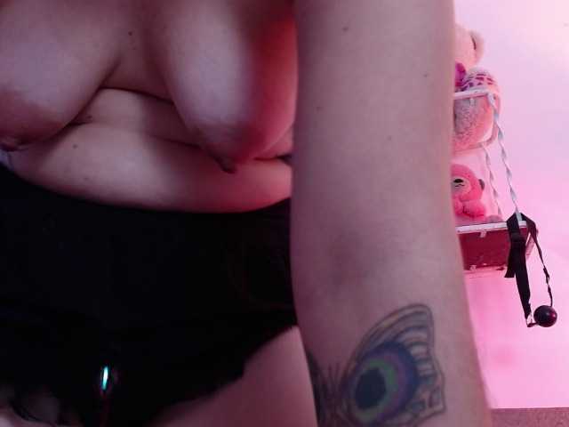 hairyvaleri2 live cam on BongaCams