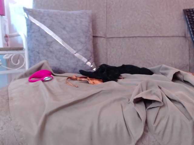 hairyvaleri2 live cam on BongaCams