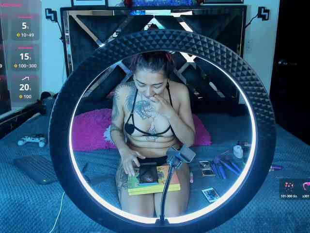 poyson-ivy webcam
