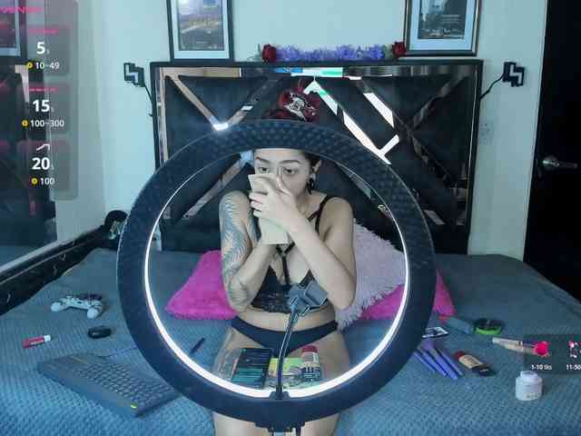 poyson-ivy webcam