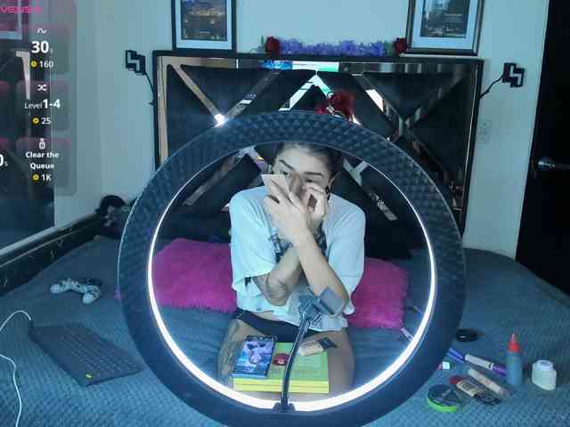 poyson-ivy webcam
