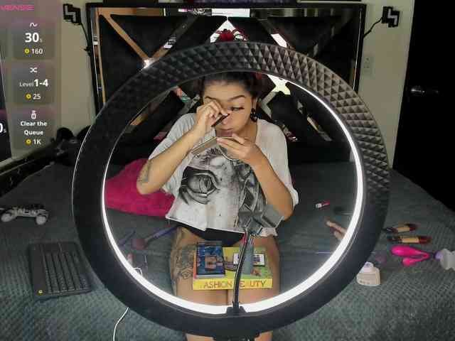 poyson-ivy webcam