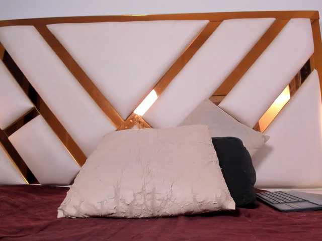 Niicolle-Evanss's BongaCams show and profile