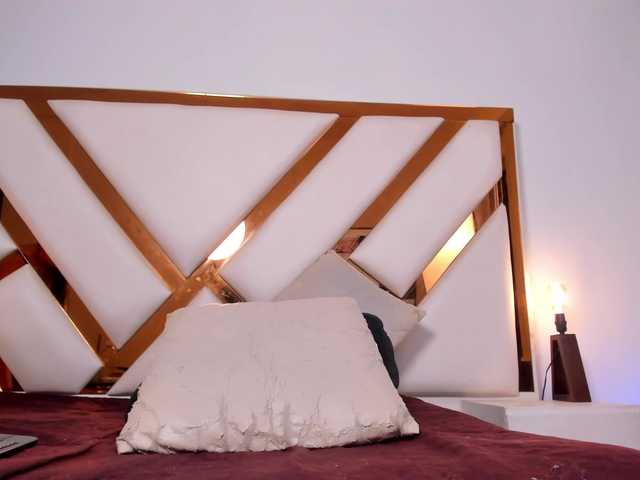 Niicolle-Evanss's BongaCams show and profile