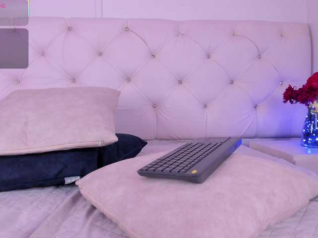 Niicolle-Evanss live cam on BongaCams