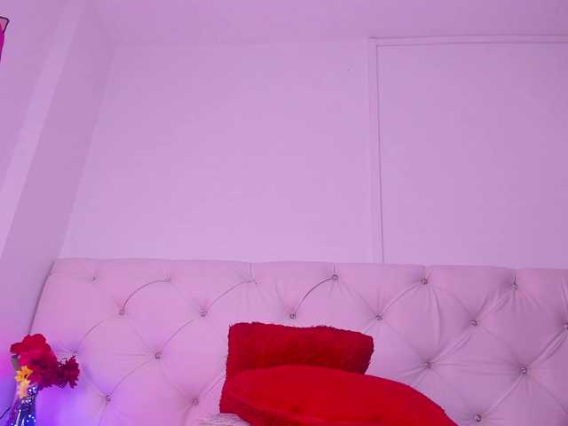 Niicolle-Evanss live cam on BongaCams