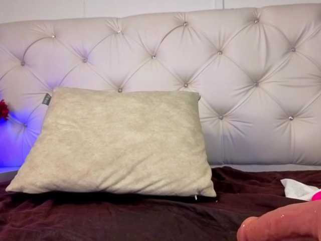Niicolle-Evanss live cam