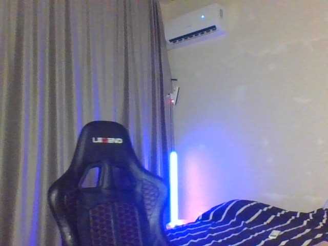 Denis-205 live webcam show