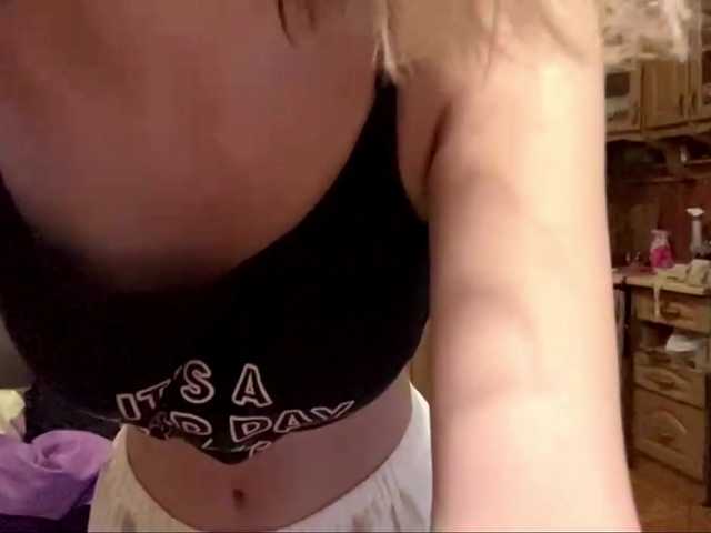 le modèle babybloonde est en webcam porno dans un show sur le site bongacams, il possède les tags suivants: White/Caucasian,Blonde,Shaved