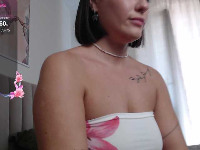 Elle-Brooke1's BongaCams show and profile