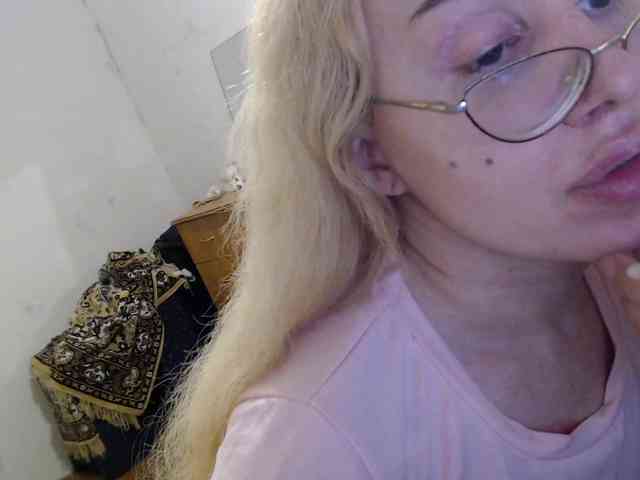 AlinaNichtigkeit Live Webcam on BongaCams