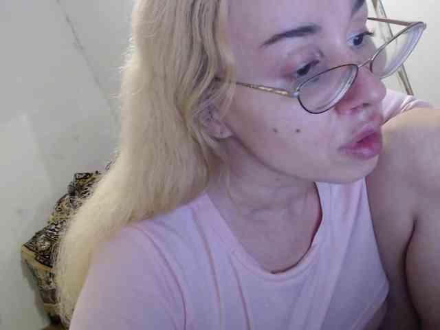 AlinaNichtigkeit Live Webcam on BongaCams
