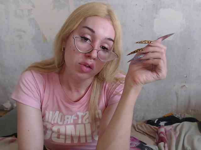 AlinaNichtigkeit Live Webcam on BongaCams