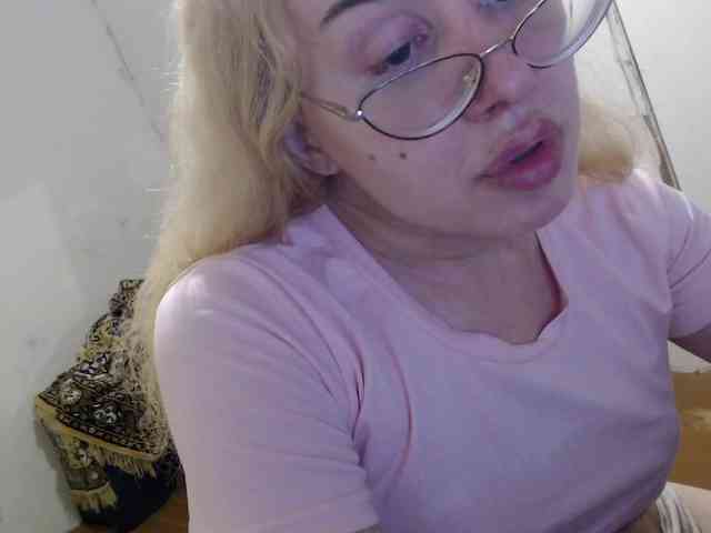 AlinaNichtigkeit Live Webcam on BongaCams