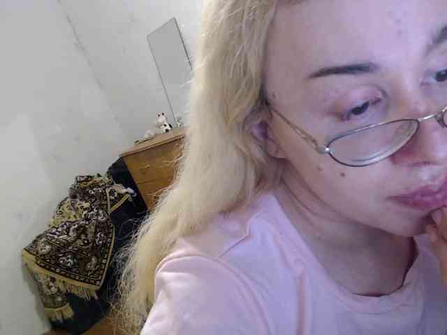 AlinaNichtigkeit Live Webcam on BongaCams