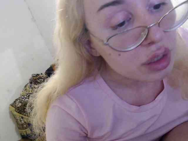 AlinaNichtigkeit Live Webcam on BongaCams
