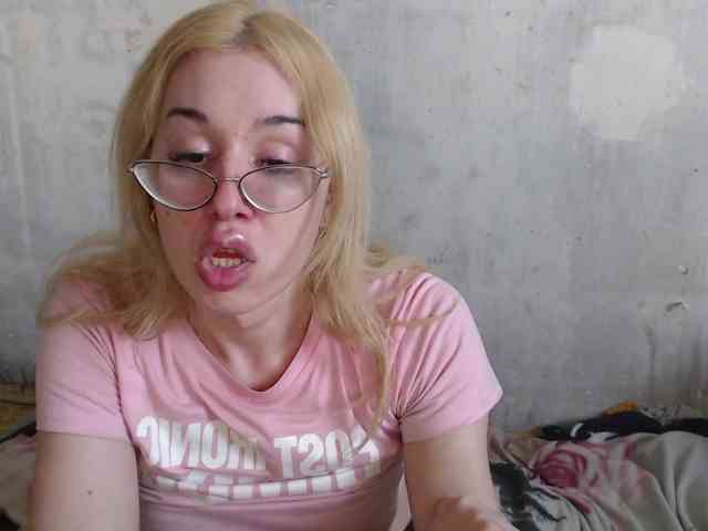 AlinaNichtigkeit Live Webcam on BongaCams