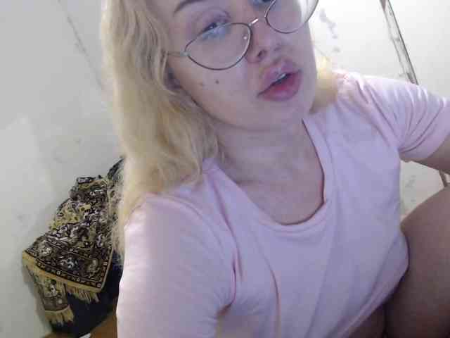 AlinaNichtigkeit Live Webcam on BongaCams