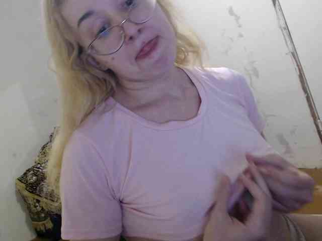 AlinaNichtigkeit Live Webcam on BongaCams