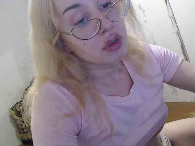 AlinaNichtigkeit Live Webcam on BongaCams