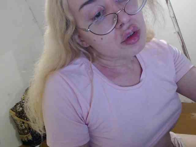 AlinaNichtigkeit Live Webcam on BongaCams