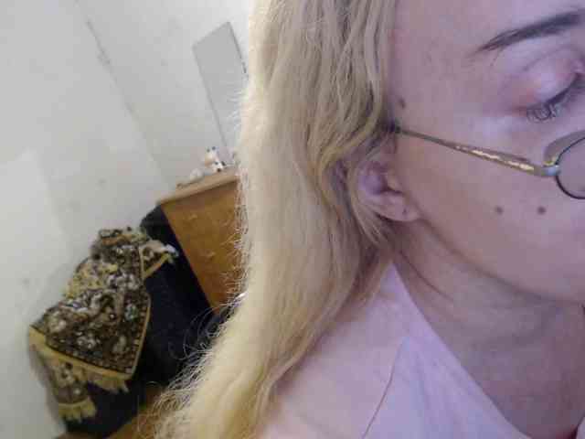 AlinaNichtigkeit Live Webcam on BongaCams