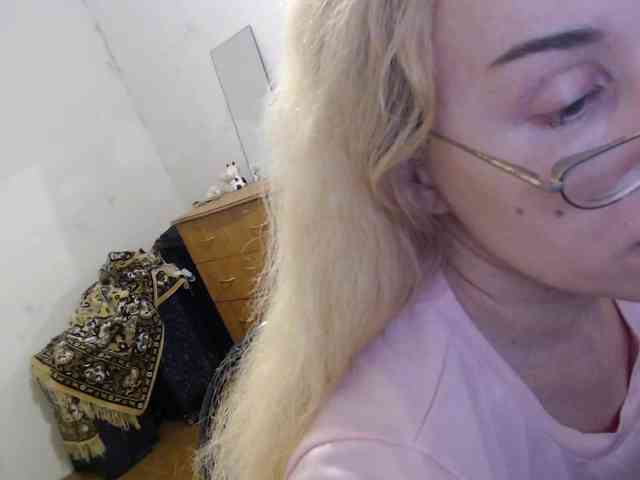 AlinaNichtigkeit Live Webcam on BongaCams