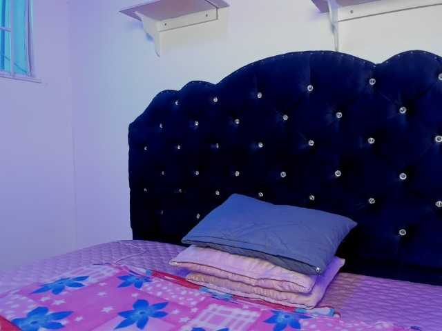 AvaCurvy live cam preview