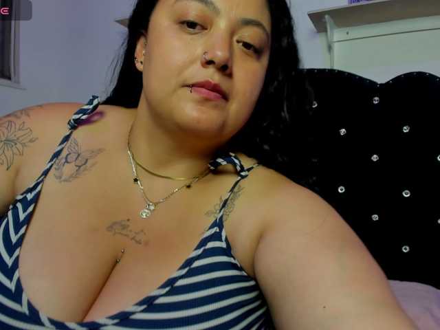 le modèle AvaCurvy est en webcam porno dans un show sur le site bongacams, il possède les tags suivants: Latino/Hispanic,Brunette,Shaved