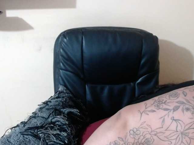 AvaCurvy live webcam show