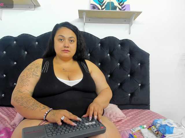 AvaCurvy live cam preview