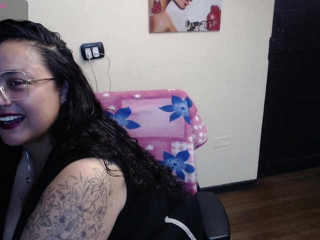 AvaCurvy webcam