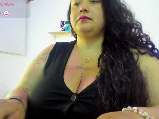 AvaCurvy live cam preview