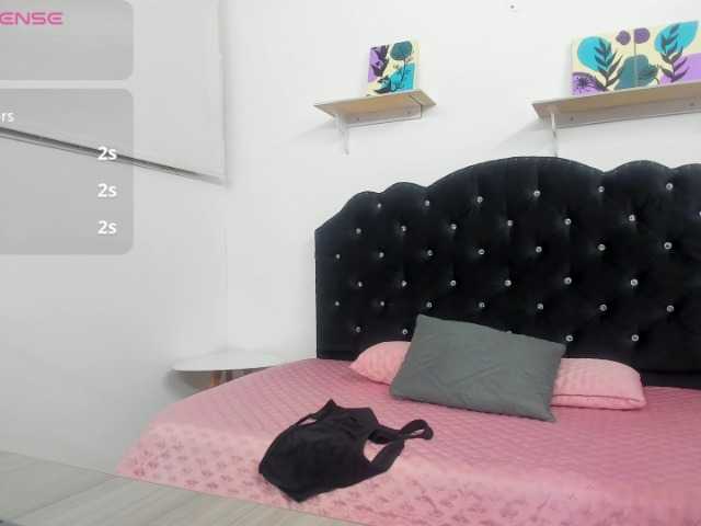 AvaCurvy live cam preview