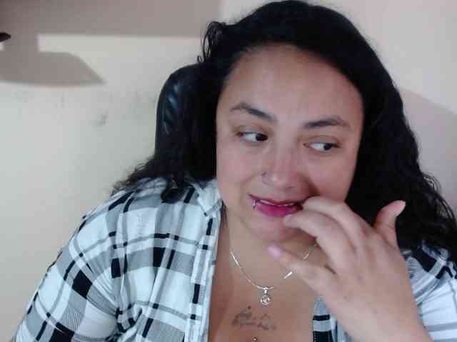 AvaCurvy webcam