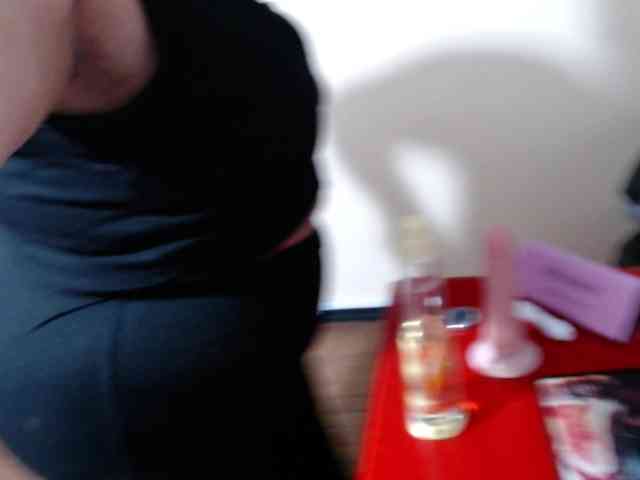 AvaCurvy webcam