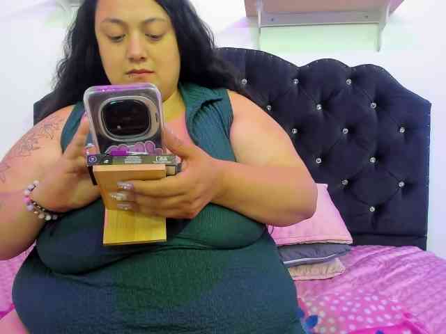 AvaCurvy webcam