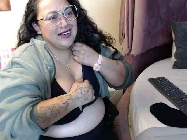AvaCurvy webcam