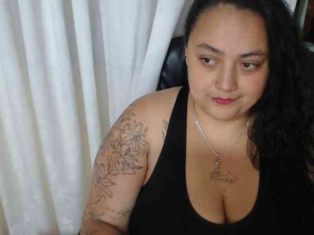 AvaCurvy webcam
