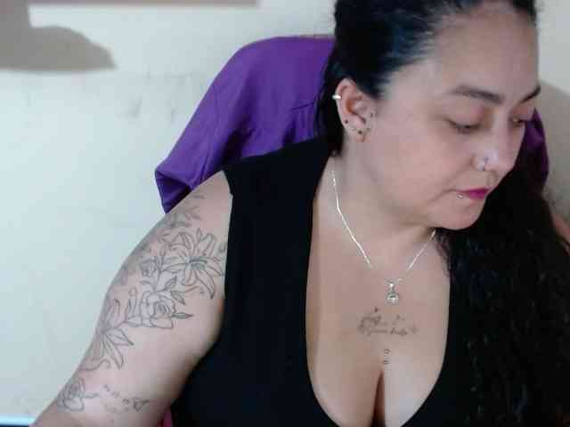 AvaCurvy webcam