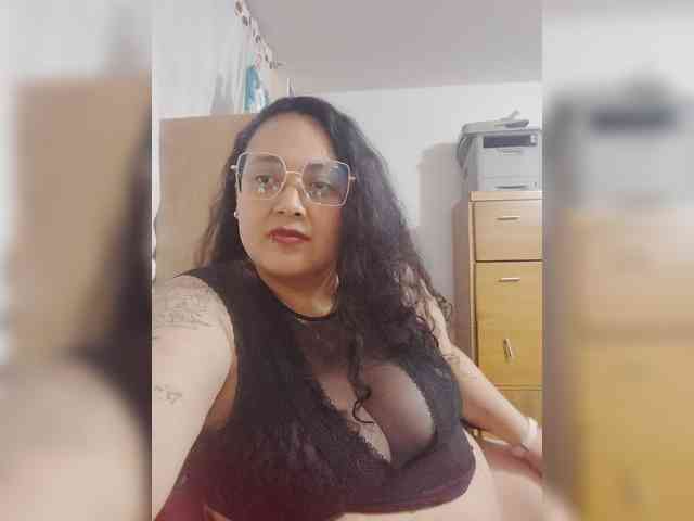 AvaCurvy webcam