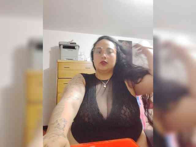 AvaCurvy webcam